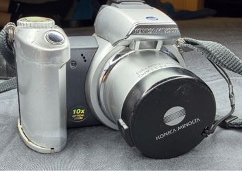 Konica Minolta DiMAGE Z1 3.2MP Digital Camera 10x Zoom Powers On Read
