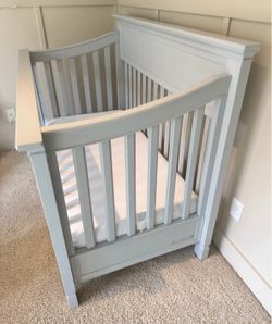Pottery Barn 4-in-1 Convertible Larkin Crib - Excellent Condition