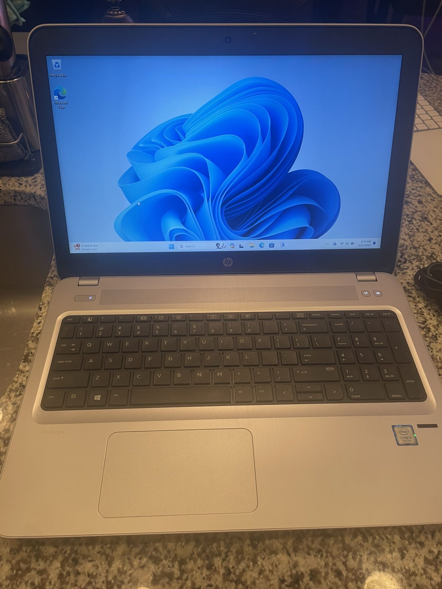 HP Probook 15.6" 450 G4 i5 processor 8gb 128gb Windows 11 - Works Great - Very Nice Comes with charger