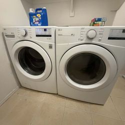 Lg Washer And Dryer Set (Electric)