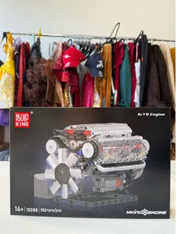 Mould King 10088 V8 Engine Model Kit