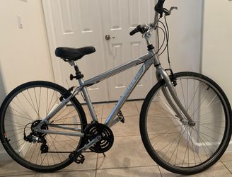 Trek 7000 Alpha aluminum 700c hybrid bicycle for Sale in Lake