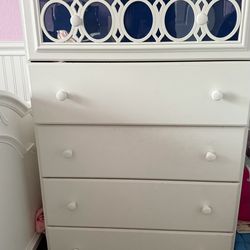 Full bed and chest drawer