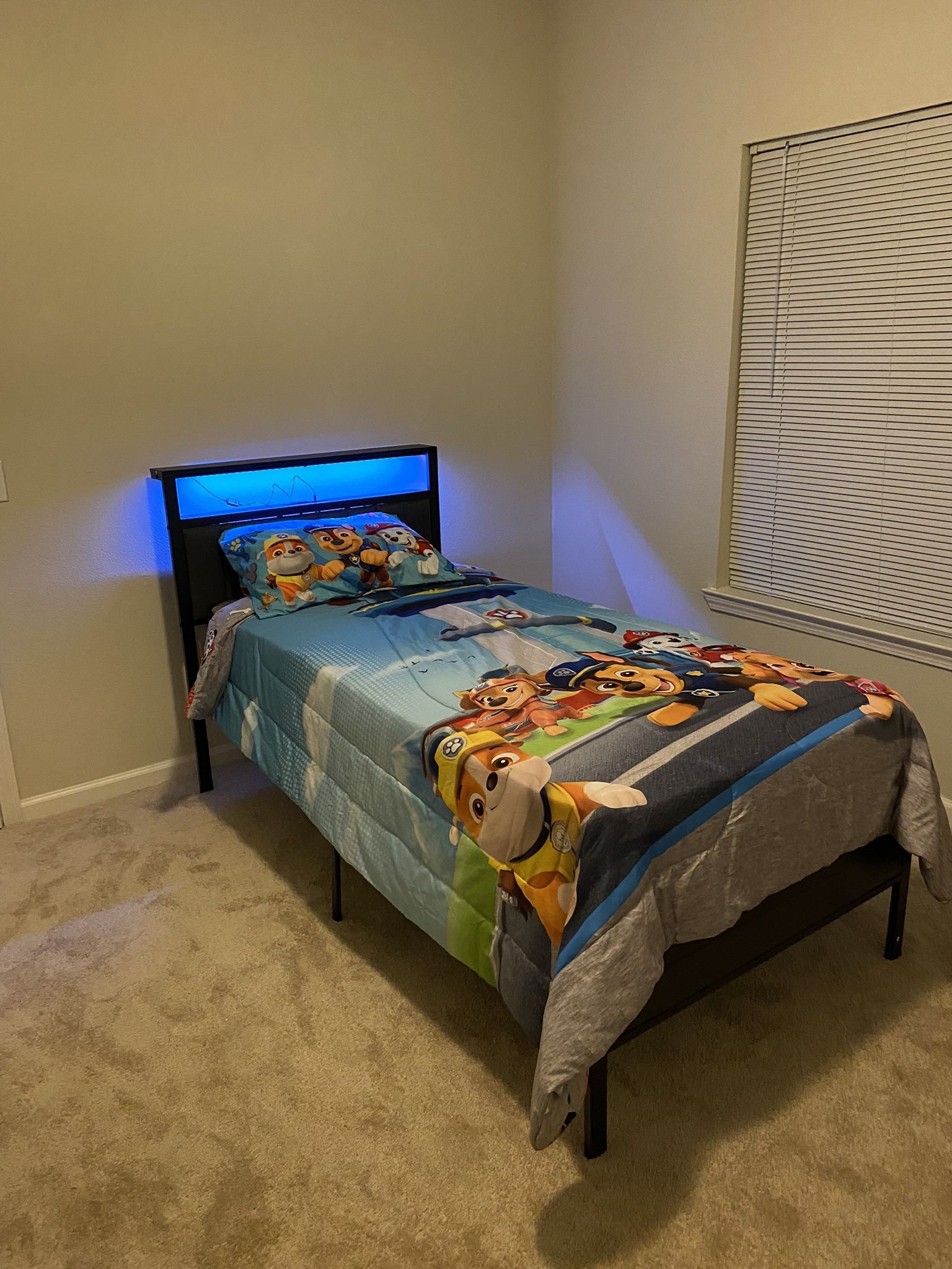 TWIN SIZE BED SET