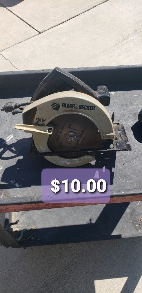 Black & Decker Saw
