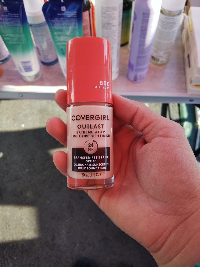 CoverGirl Outlast Extremewear Light Airbrush Finish Foundation