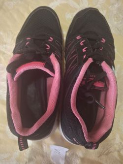 Sketchers lightweight 7 1/2 black and pink