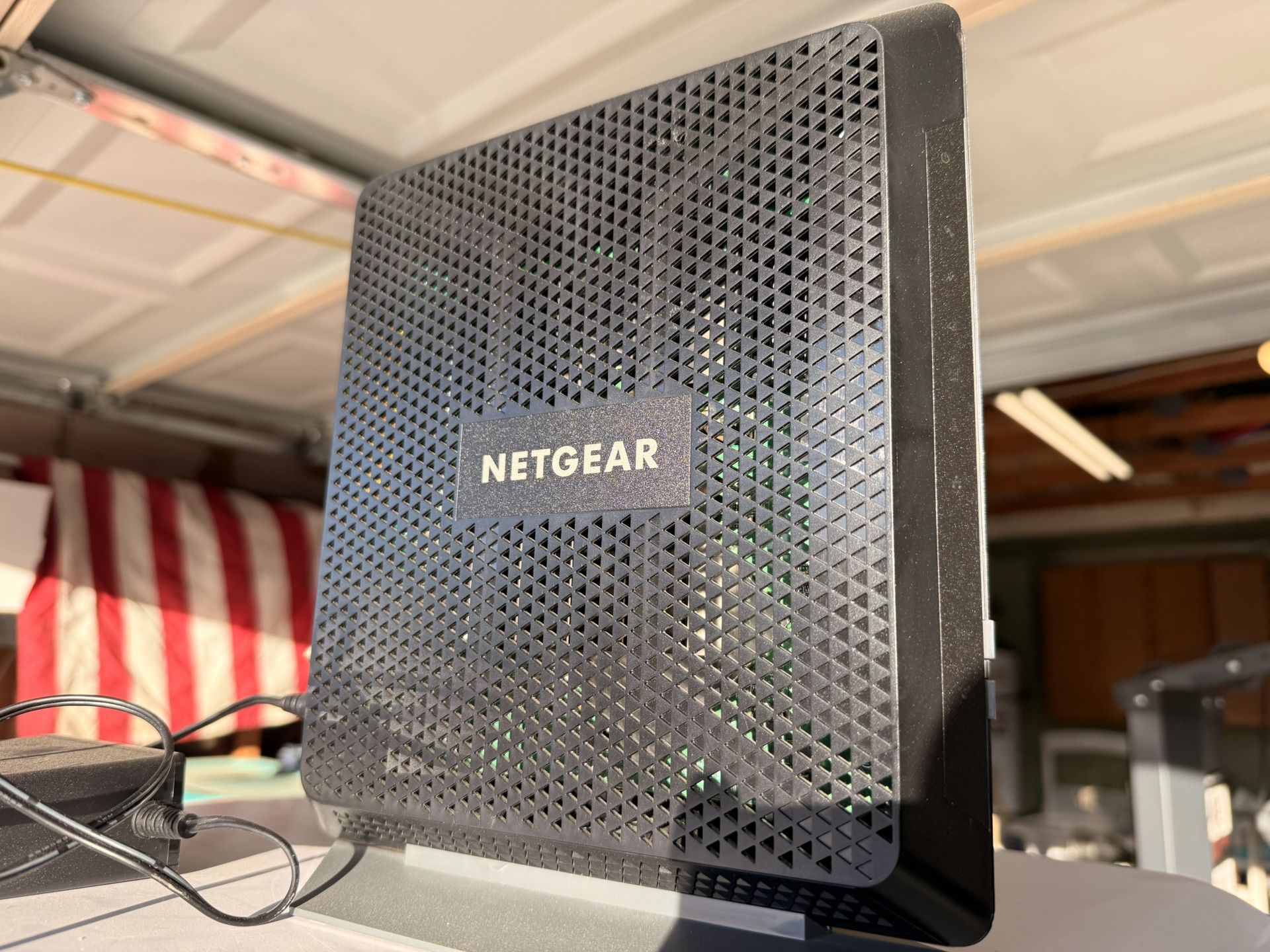 Netgear AC1900 WiFi Cable Modem Router 