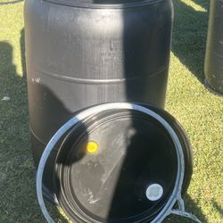 55 Gallon Drum Open Top The Lid Has Two Different Type Of Plugs. Ring Is Included Several Available.