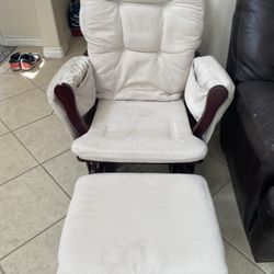 Breast Feeding Rocking Chair In Cherry Wood 