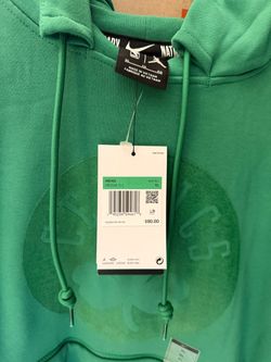 Boston Celtics Hoddie & Basketball