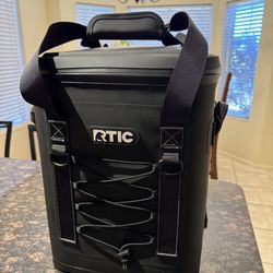 RTIC Backpack Cooler - Black / Yeti Styled