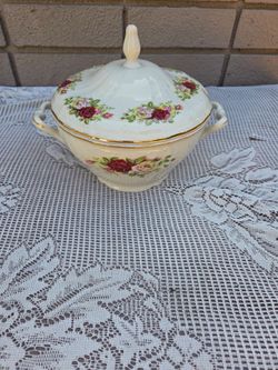 Covered serving dish