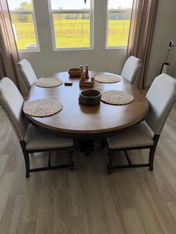 4 Chair dining room set