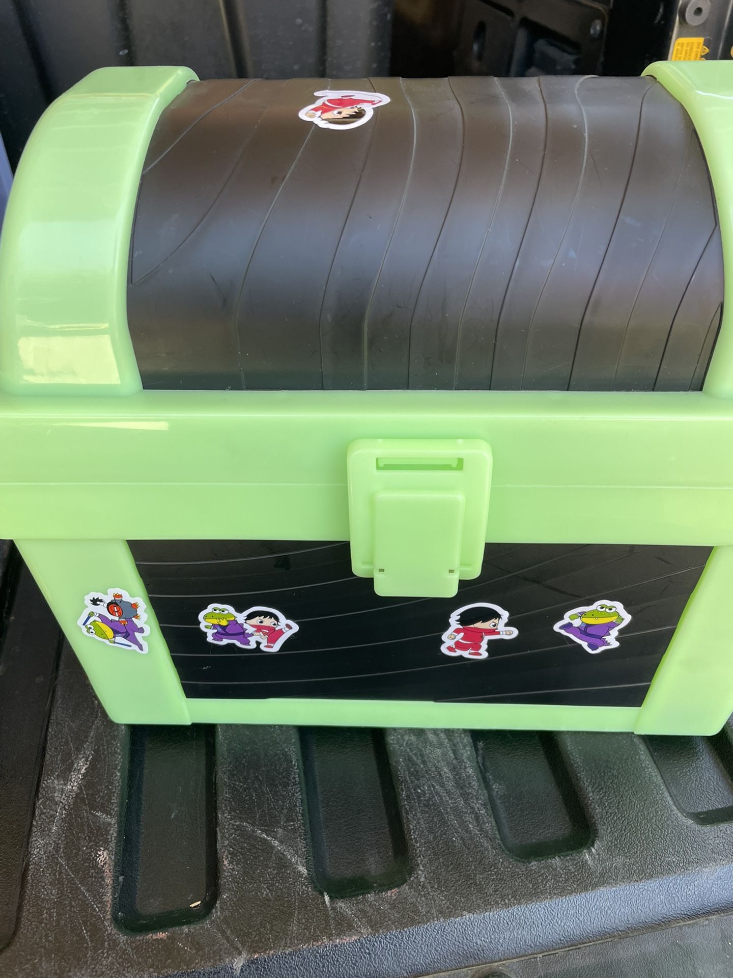 Ryan’s World Glow In The Dark Treasure Chest