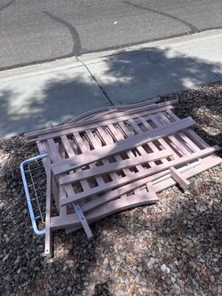 Free crib near 107th Ave and Camelback