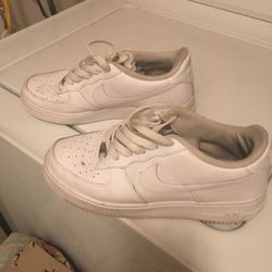 Nice leather Nike air force one shoes size 61/2 only $30 firm