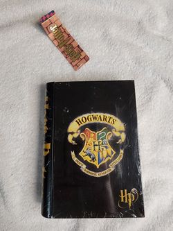 Vintage 2000 Harry Potter Hogwarts Tin Book NiP