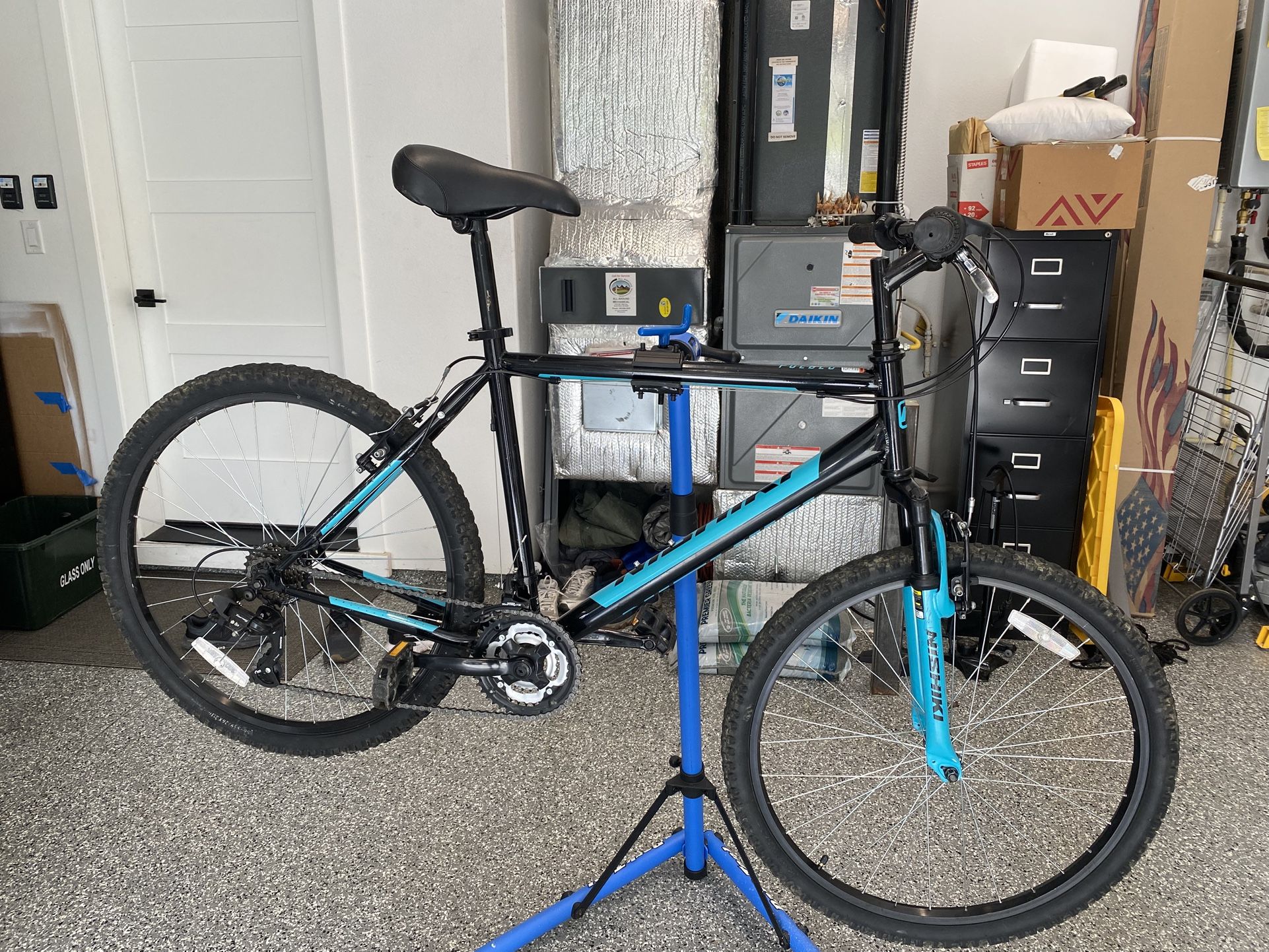 Nishiki Pueblo Mountain Bike 26” Wheels. Large Size