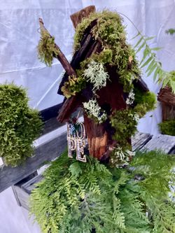 BIRD HOUSES AND BIRD FEEDERS FOR SALE.