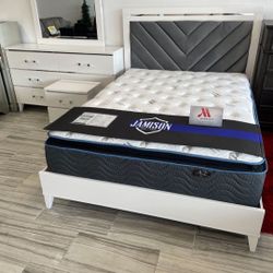 *Bedroom Special!!!*---Stylish Colby White Platform Queen/King Bedroom Sets---From $799!!!---Delivery And Financing👌