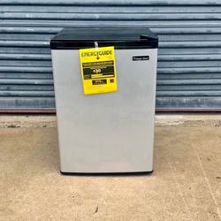 Magic Chef 2.6 cu. ft. Mini Fridge in Stainless Look, ENERGY STAR 