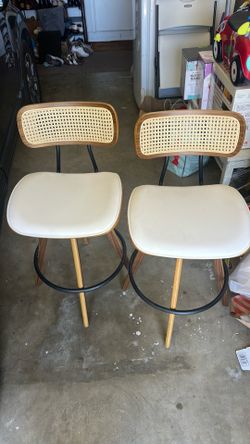 2 Swivel Counter Stools
