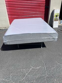 Brand new Queen size plush Memory foam Casper mattress in plastic