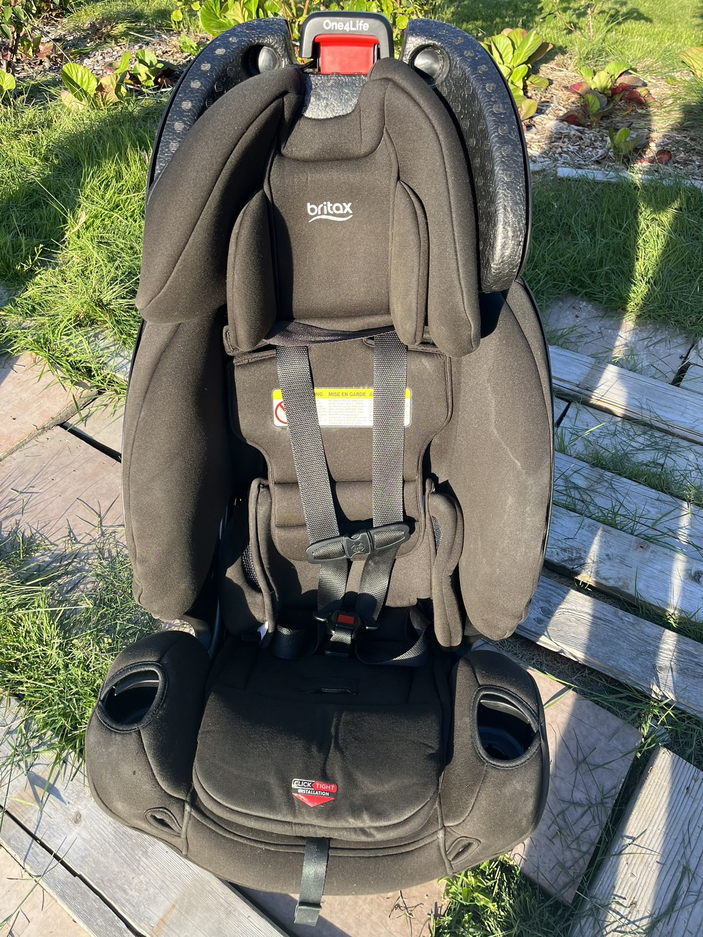 Exp 6/2031-- Britax One4Life All-in-One Convertible Booster/Car Seat (Des Moines)