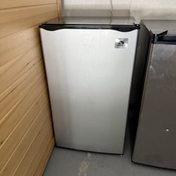 Igloo Upright Fridge