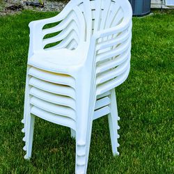 6 stackable patio chairs MUST PICKUP TINLEY PARK 