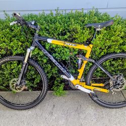 Giant XTC Mountain Bike with RockShox Fork