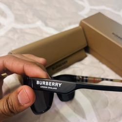 Burberry BE4293 Black/Grey Polarized Lens Unisex Sunglasses BRAND NEW