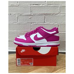 NIKE DUNK LOW (GS) ACTIVE FUCHSIA — 5Y & 6Y 