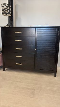 Large 5 drawers dresser with side cabinet