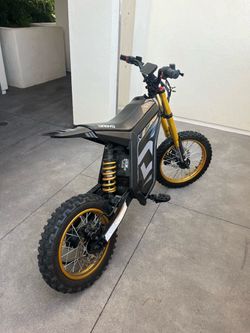 Droyd brazzer e moto