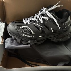 balenciaga tracks size 43