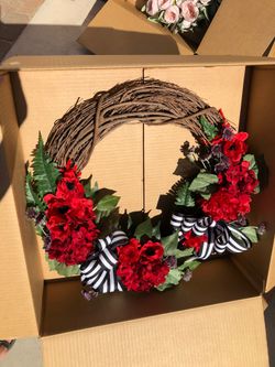 Holiday Red and black white stripes ribbons Wreaths