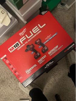 Milwaukee hammer drill and impact set