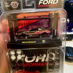 M2 Machines 1988 Ford Mustang GT R81 1:64 Diecast Model-Kit Ford Performance