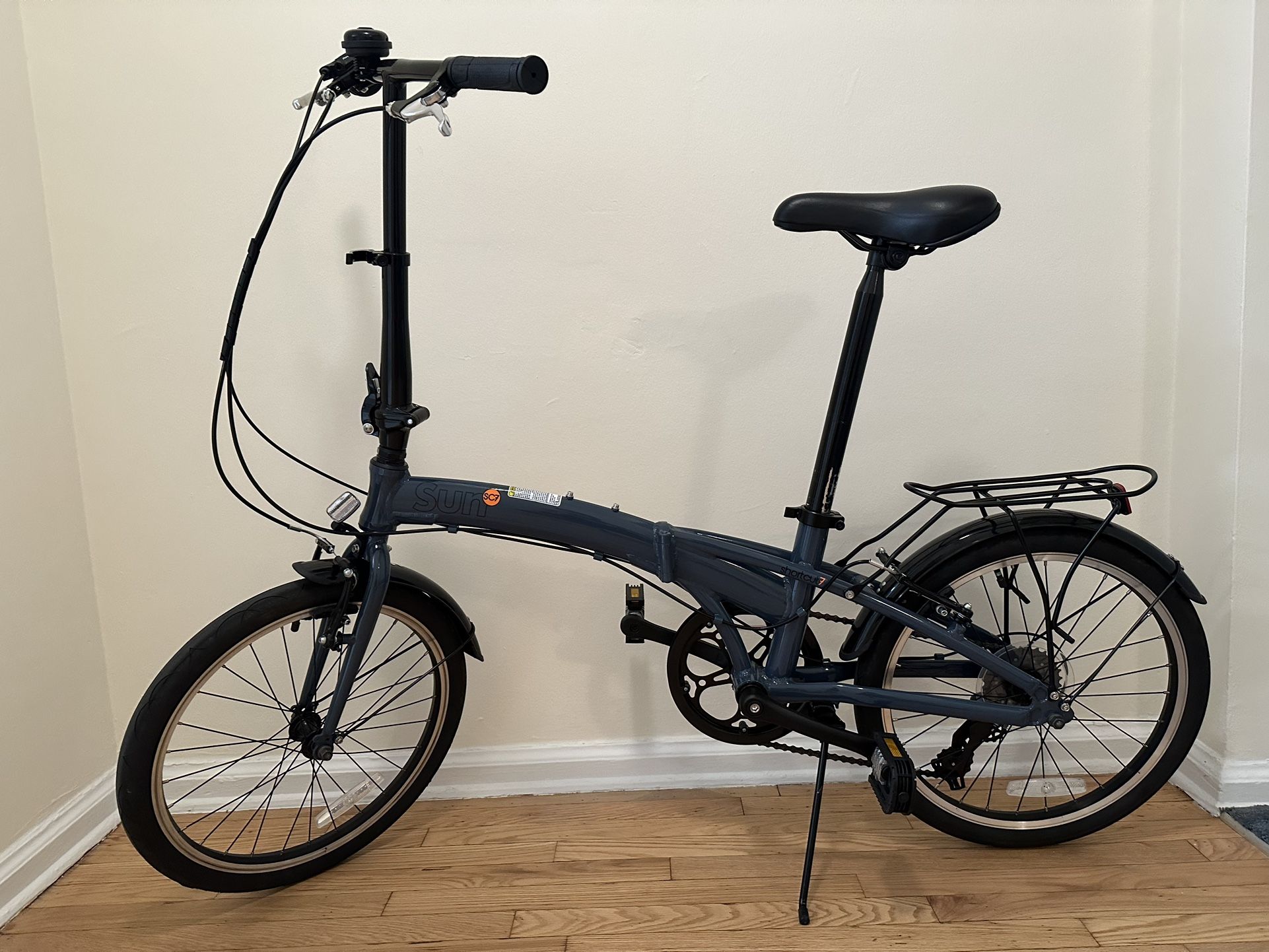 Sun Bicycle SC7 Folding Bike lightly used For 4 Months