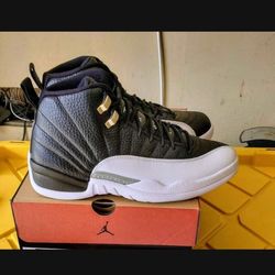 Jordan 12 Retro Playoff 22 Size 9