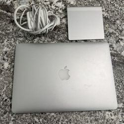 Apple MacBook Air 13" 2017 Silver i5 8GB 128GB SSD Monterey w/ Charger bundle 