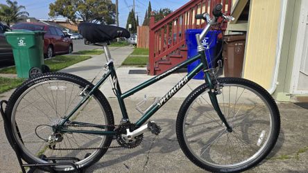 Specialized Hardrock Classic Mountain Bike 
Medium Size Great Condition Ready to Ride