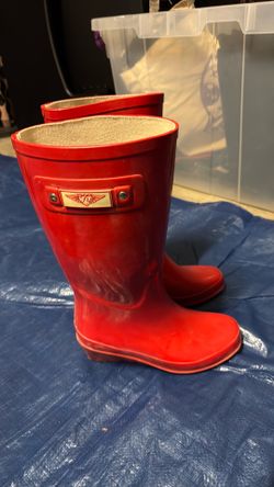 Woman’s Size 7 Rain boots