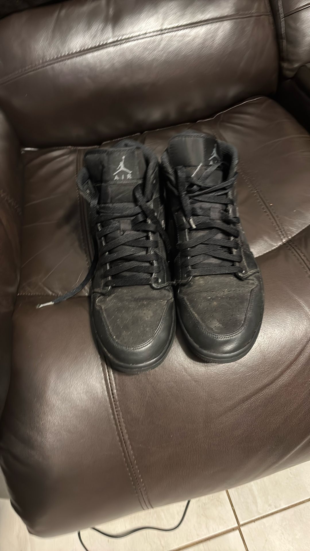 Nike Air Jordan 1 Mid "Triple Black