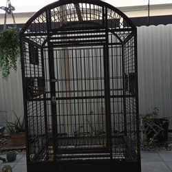 Jaula Negra De Hierro Fuerte Para Aves Grandes En Buenas Condiciones