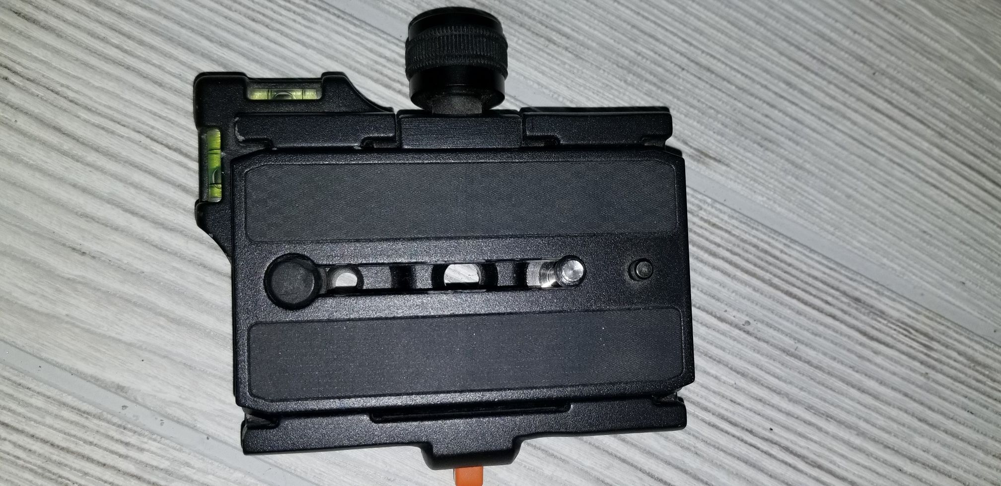 Quick release mount slide plate w/3/8" screw