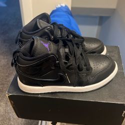 Jordan 1 Mid 