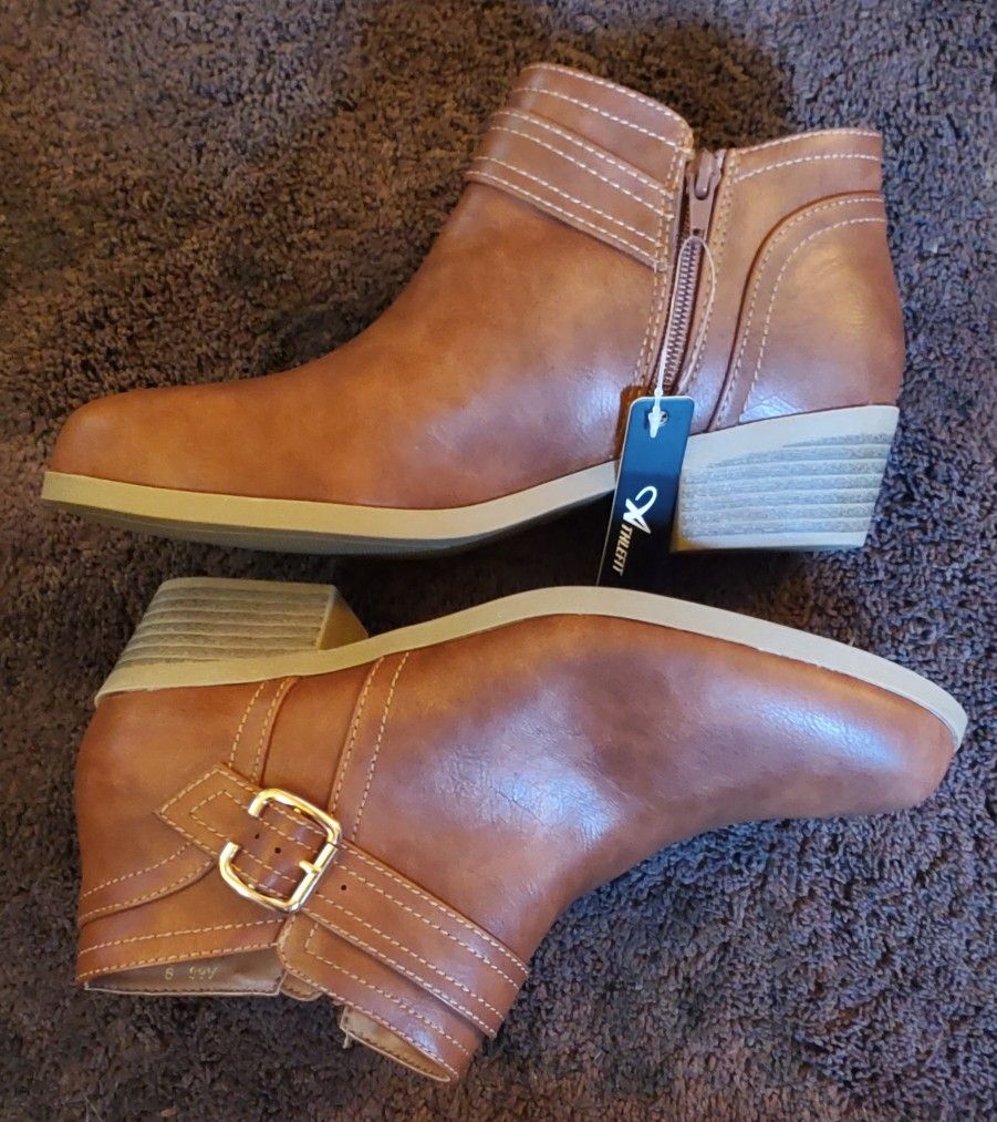 Women's Boots Size 9 NEW